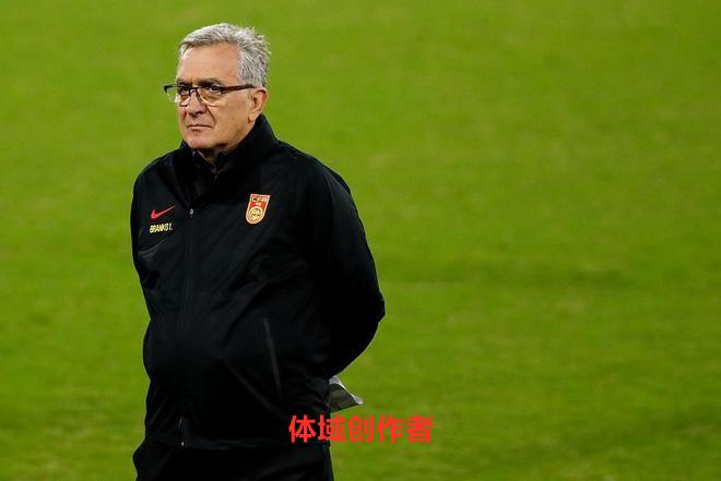 国足训练课：要把最好的球员招入中国队