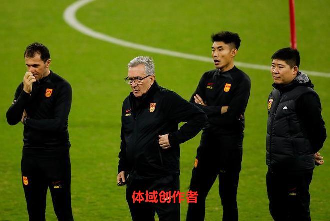 国足训练课：要把最好的球员招入中国队