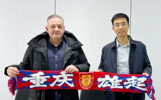 中超-45岁功勋洋帅离任！携4位助教官宣加盟重庆队